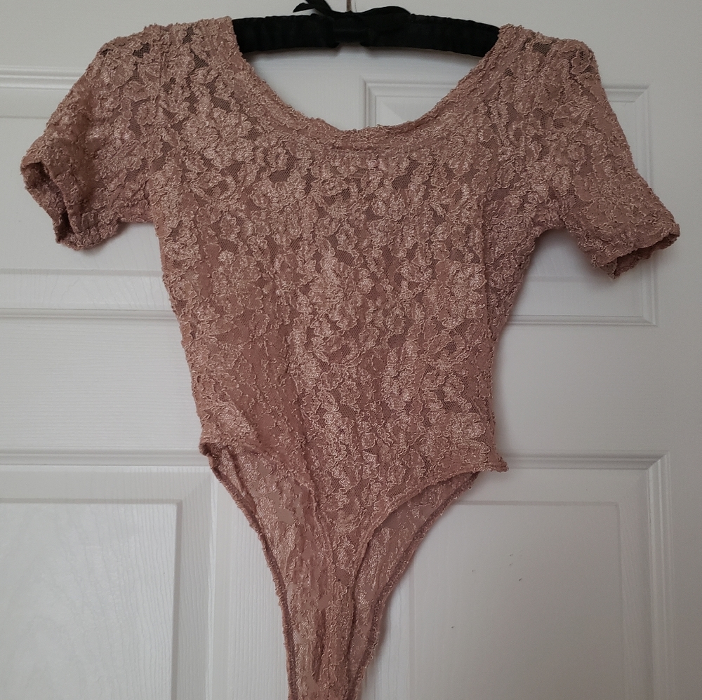 Short sleeve lace bodysuit thong